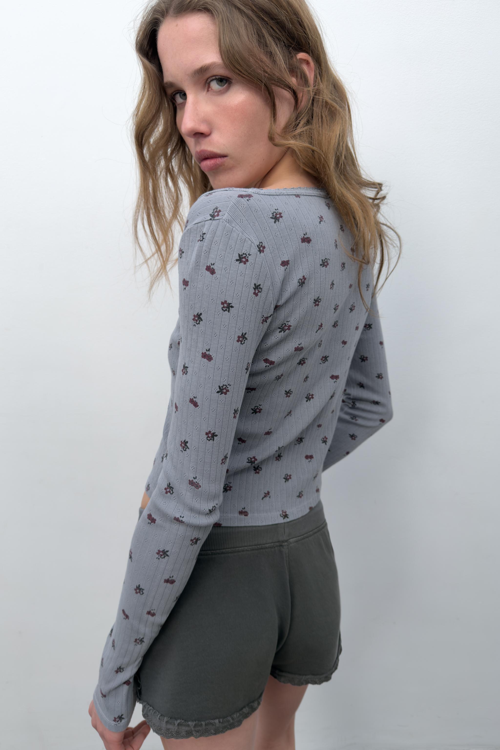 VESTE POINTELLE À FLEURS